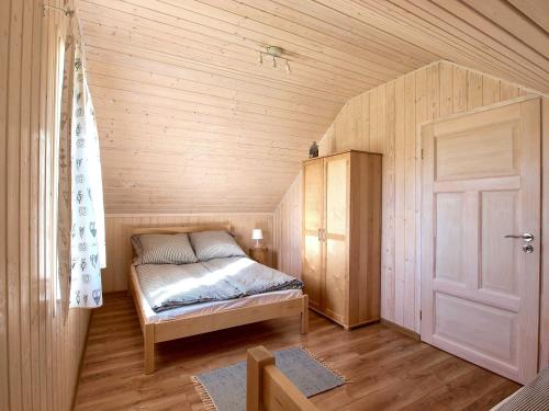 2 bedrooms, 6 beds