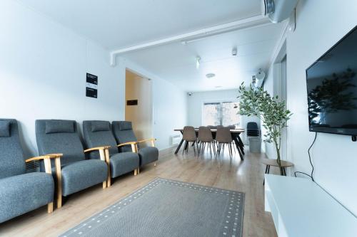 Aufenthaltsraum/TV-Zimmer, Forenom Hostel Ylläs (Forenom Hostel Yllas) in Akaslompolo