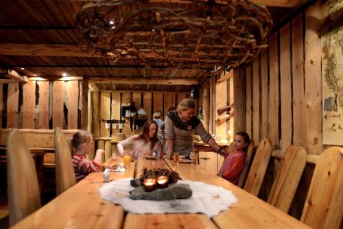 81311077 Basecamp Hotel