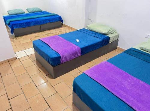 1 king bed, 2 twin beds