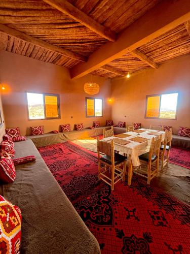 Dar Talmoudi ,Traditional Riad, Local Food, Camel , Desert Excursions in Tagounite
