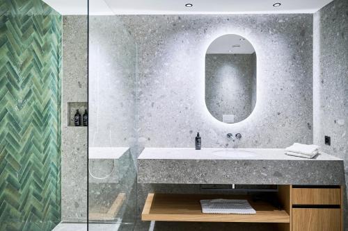 room detail thumbnail 2