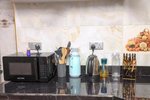 KYM'S superstays in מרו