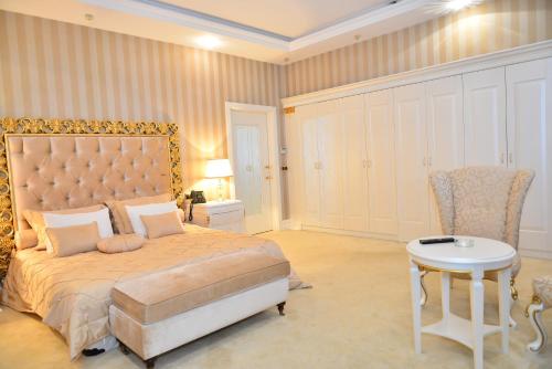 Lake Palace Hotel Baku