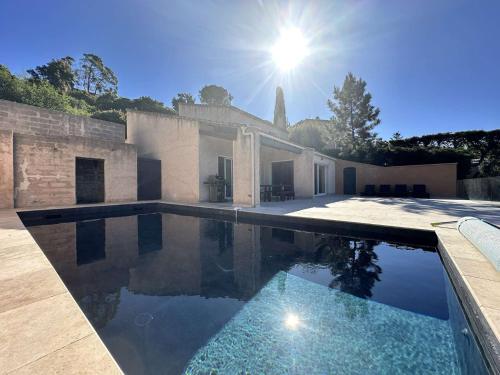 Villa BOUGINVILLEES climatisée pour 12 personnes avec piscine chauffée et vue mer à La Londe-Les-Maures