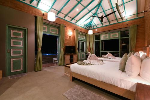 2 queen beds