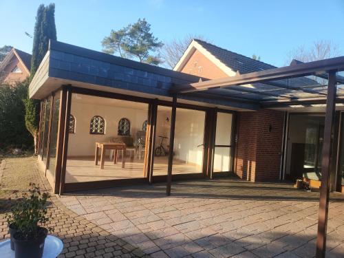 Einfamilienhaus mit 5 Zimmern in Neu Wulmstorf, Deutschland