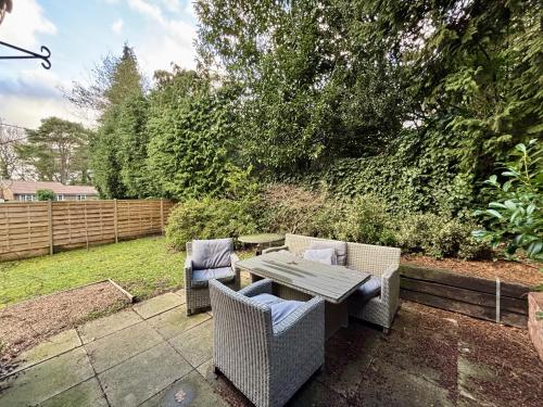 Facilities, Ascot Spacious 4 Bedroom Home with Driveway in Ascot