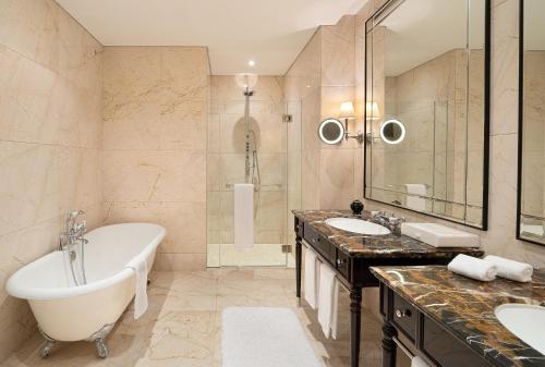 room detail thumbnail 2
