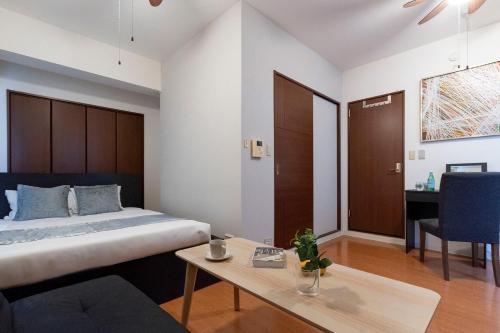 1 queen bed, 1 sofa bed