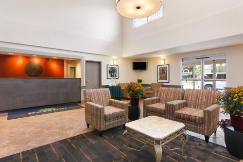 Lobby, Days Inn by Wyndham Ottawa Airport near Ottawa Macdonald-Cartier International Airport