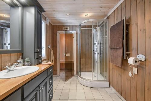douche, Exclusive family cabin in Hafjell ski-in-ski-out in Oyer