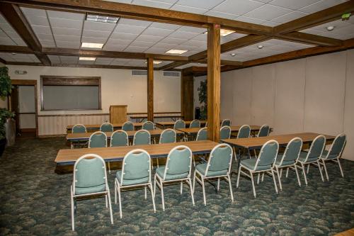 Baymont Inn & Suites by Wyndham Fargo - 연회장