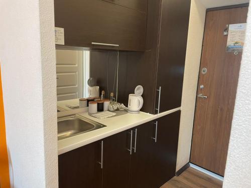 S6 Orange studio apartment - image 3