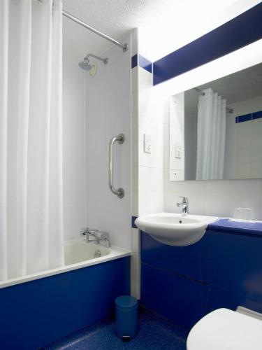 Travelodge Perth Broxden Junction in بيرث