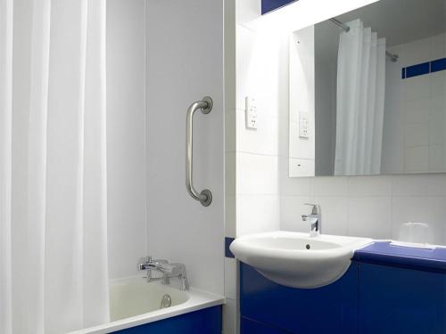 Travelodge London Chessington Tolworth – London