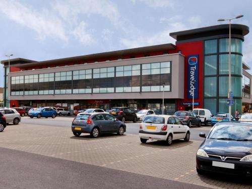. Travelodge Llanelli Central