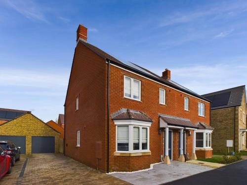 Westbury Getaway - Large 3 Bedroom House in Chapmanslade