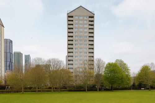 The Canary Wharf Collection - image 10