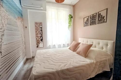 Apt 9, 2ème étage, magnifique T2 d'environ 45m2, climatisé avec une large terrasse plein sud