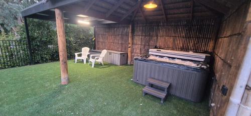 Lodge 2, Family Luxury Country Retreat Spa & Pool in Diamond Creek