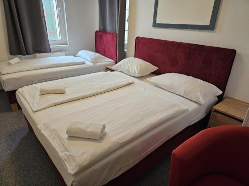 Hotel Astral Vienna – Vienna, NY