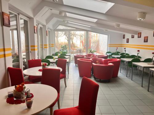 Hotel Astral Vienna – Vienna, NY