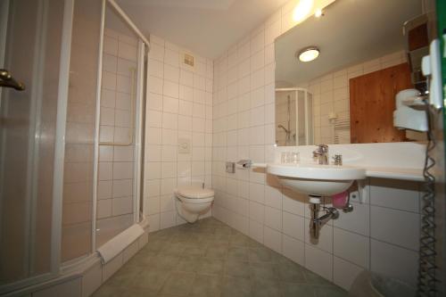 Hotel-Pension Rotspitz - image 5