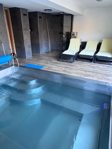 Zázrivský Dvor - Chata Magura, Wellness, Self Check-In, 6 bedrooms, 4 bathrooms (Zazrivsky Dvor - Chata Magura, Wellness, Self Check-In, 6 bedrooms, 4 bathrooms) in Zazriva