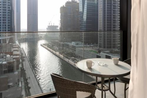 1BR - Peninsula One - image 7