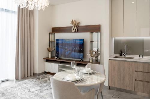 1BR - Peninsula One - image 10
