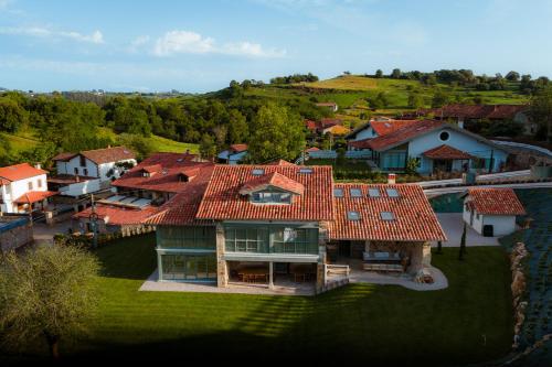 Viesnīcas āriene, Wishome-Casa centenaria con piscina privada y jardín para disfrutar de un verano más fresco (Wishome-Casa centenaria con piscina privada y jardin para disfrutar de un verano mas fresco) in Valdaliga