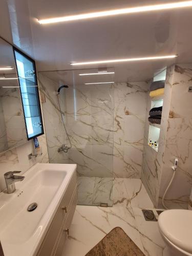 Charming 2-Bedroom Apartment in Hamra Beirut - image 13