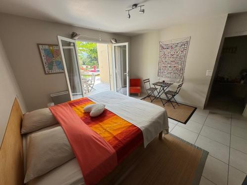 Studio Lumineux avec jardin & piscine à Vaison la Romaine - Location saisonnière - Vaison-la-Romaine