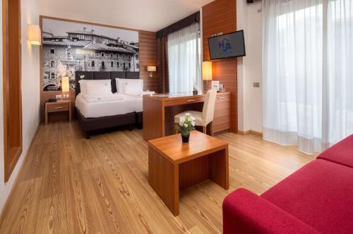 1 king bed, 1 sofa bed