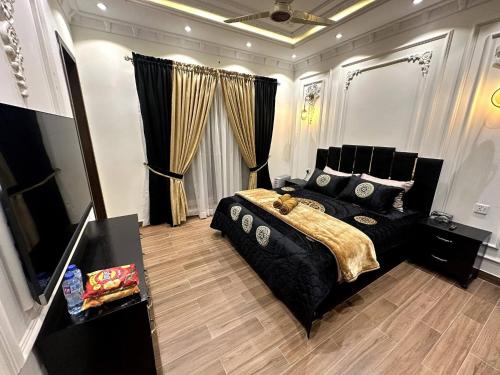 3 Bed House In DHA Phase 9 Town Lahore near Dolman - image 12