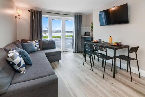 Modern Galway Apartment Sleeps 4 with Walk to City & Parking — other in 16 Lough Atalia Road, Galway Ireland, H91 N7CX