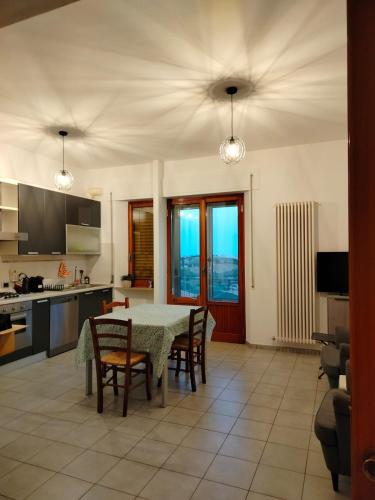 廚房, CASA DORIS Montecarotto, Le Marche - Top Lage, Glasfaser WIFI, neu renoviert in 蒙泰卡羅托