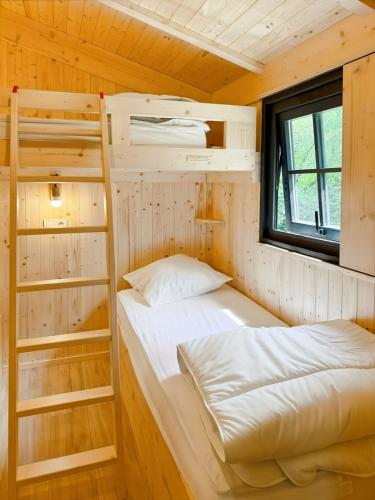 Chalet sur pilotis, sejour insolite en foret 5pers in Lapleau