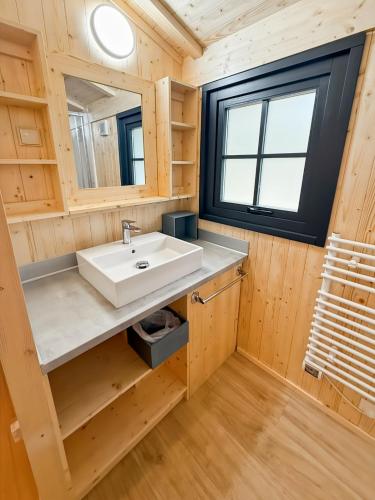 Bathroom, Chalet sur pilotis, sejour insolite en foret 5pers in Lapleau
