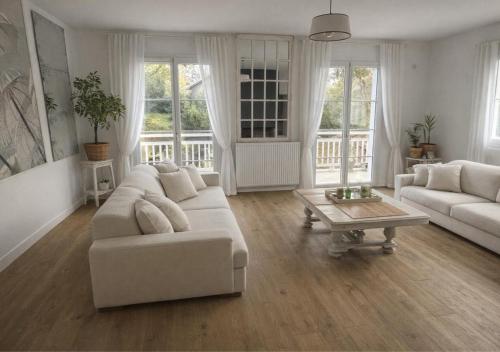 Villa for 10, heated pool jacuzzi, Bordeaux getaway gîte à louer Latresne