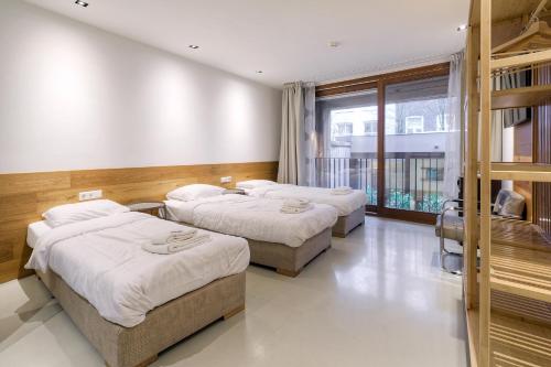 Marnix360apartments-Suites Jordaan Room Type - Deluxe Triple Room