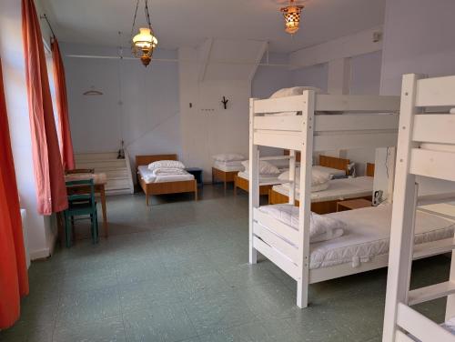 1 twin bed