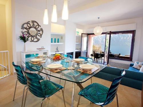Apartment Bella Vista In Mezzegra with POOL sleeps 6- by Italian Apartments