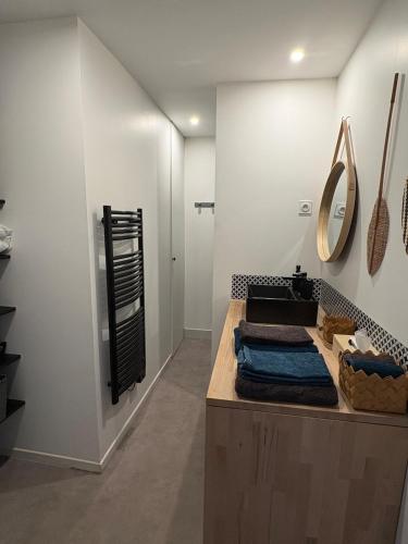 ห้องน้ำ, Appartement au centre ville, place Jean Moulin in มูแล็ง