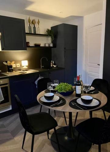 ห้องครัว, Appartement au centre ville, place Jean Moulin in มูแล็ง