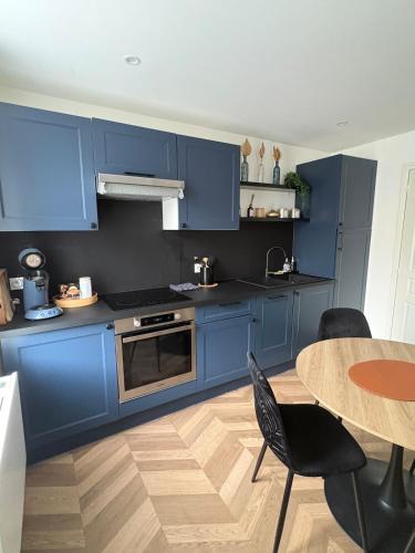 ห้องครัว, Appartement au centre ville, place Jean Moulin in มูแล็ง