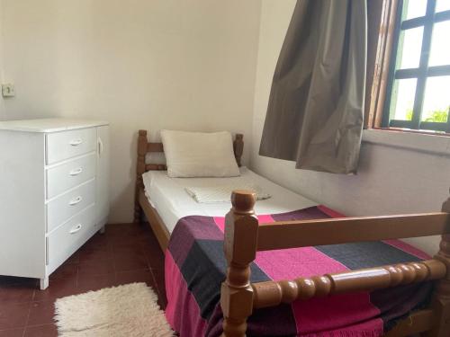 2 twin beds