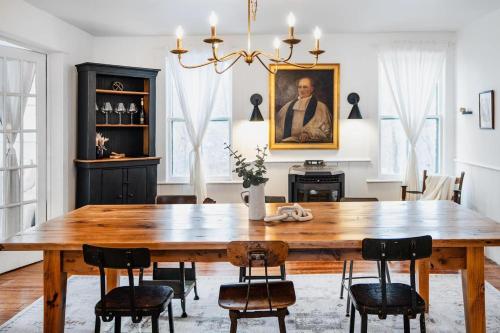 SwissHill Farmhouse 5 Bedrooms rustic charm in Kenoza Lake (NY)