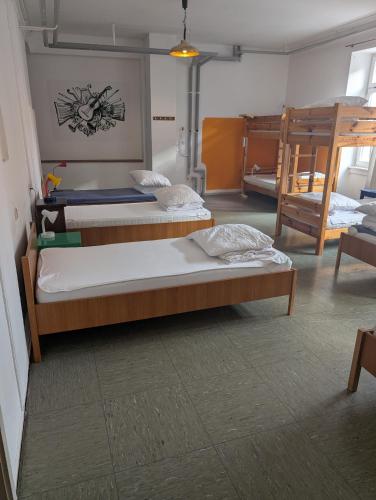 1 twin bed